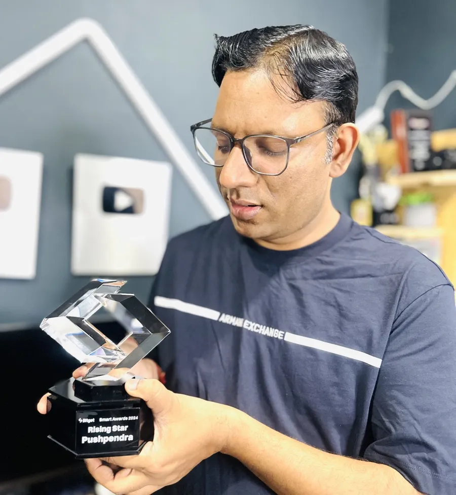 Holding the Bitget Smart Awards Rising Star trophy